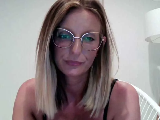 Live sex webcam photo for RachellaFox #291422703