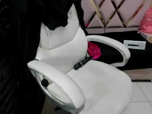 Live sex webcam photo for RachelleWoods69 #291385843