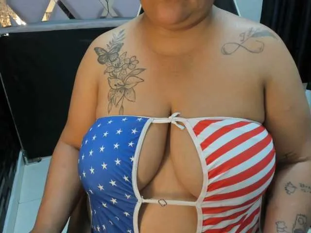 Live sex webcam photo for RachelleWoods69 #291727625