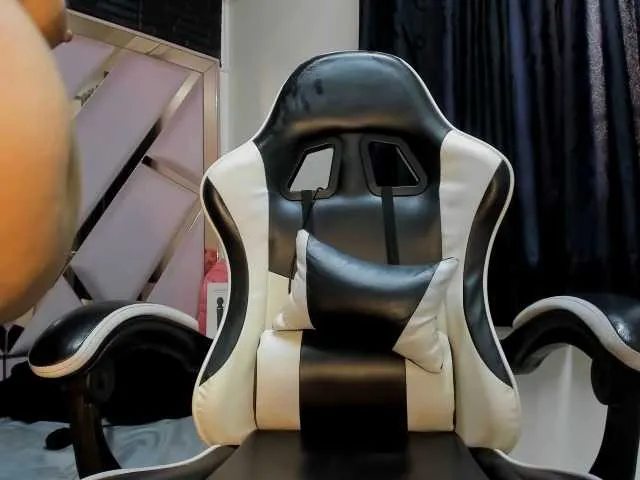 Live sex webcam photo for RachelleWoods69 #291860722