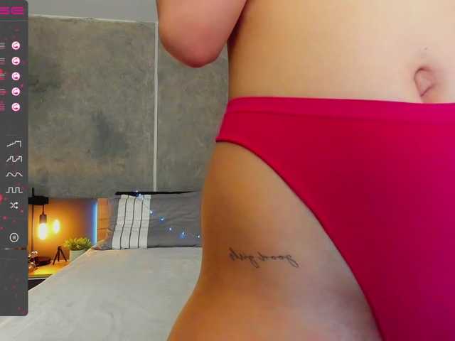 Live sex webcam photo for RaffaelaC #271840692