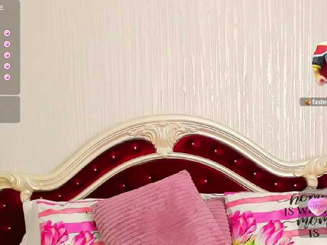 Live sex webcam photo for RagazzaaBella #277447997