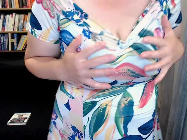 Live sex webcam photo for RainbowLady #291595540