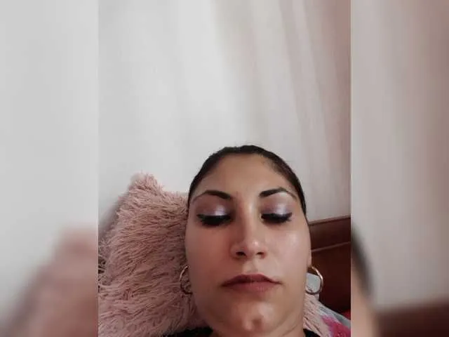 Live sex webcam photo for Raluca00211 #274092386