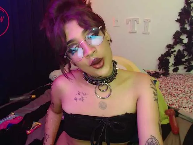 Live sex webcam photo for RamonaSins #273136613