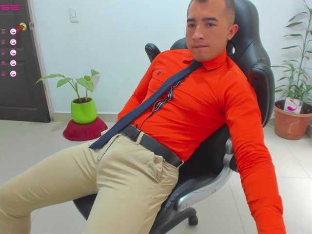 Live sex webcam photo for RandySebas #275621176