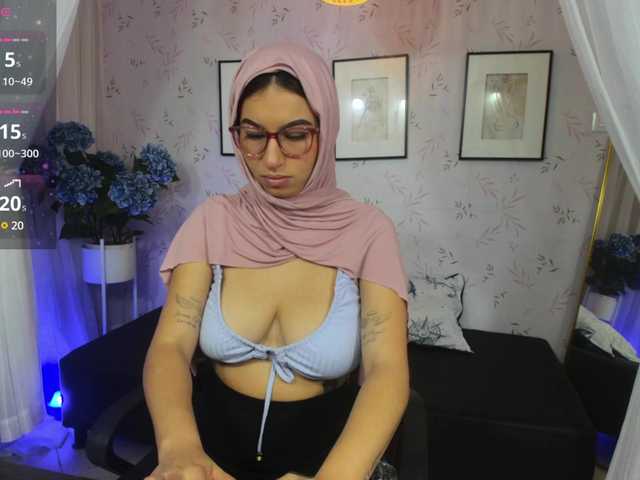 Live sex webcam photo for Raniia #290190988