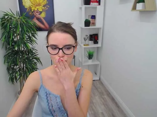 Live sex webcam photo for RaspberryJjam #272308847