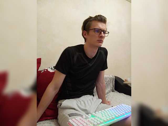 Live sex webcam photo for Ray-Boy #290926651