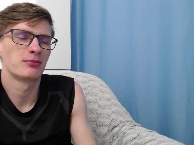 Live sex webcam photo for Ray-Boy #292176421