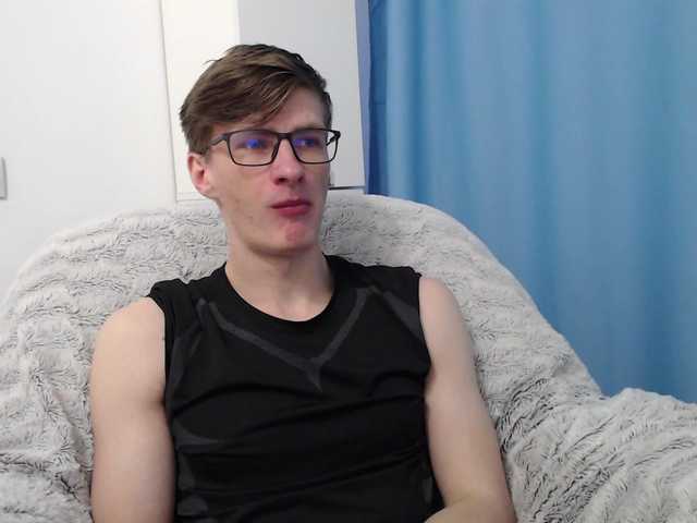 Live sex webcam photo for Ray-Boy #292213696