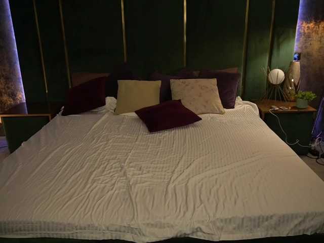 Live sex webcam photo for RayLenee #276593500