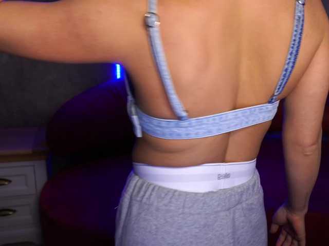 Live sex webcam photo for RayLenee #277366738