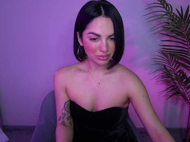 Live sex webcam photo for RayLenee #277763686