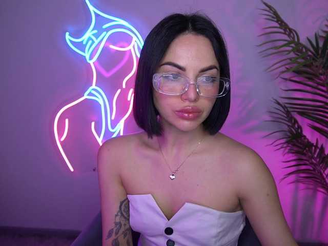 Live sex webcam photo for RayLenee #277782440