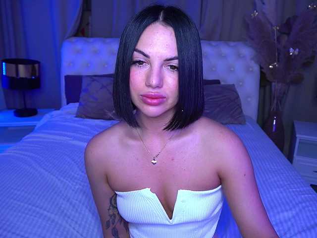 Live sex webcam photo for RayLenee #277842410