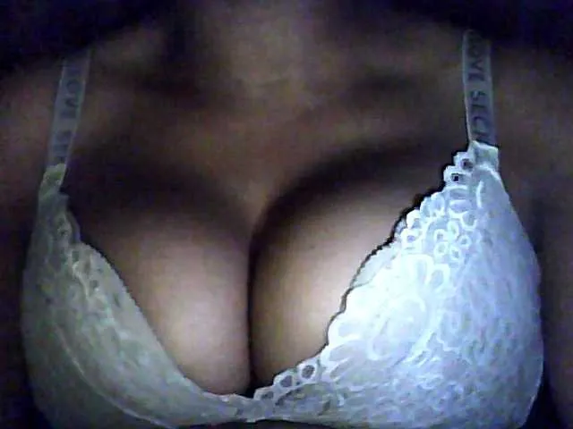 Live sex webcam photo for Rayane3 #273923302