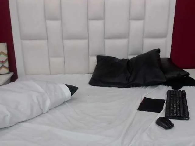 Live sex webcam photo for RayleeHot #273504879