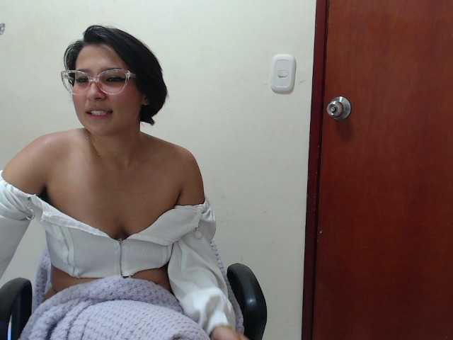 Live sex webcam photo for Rea-call #275712192