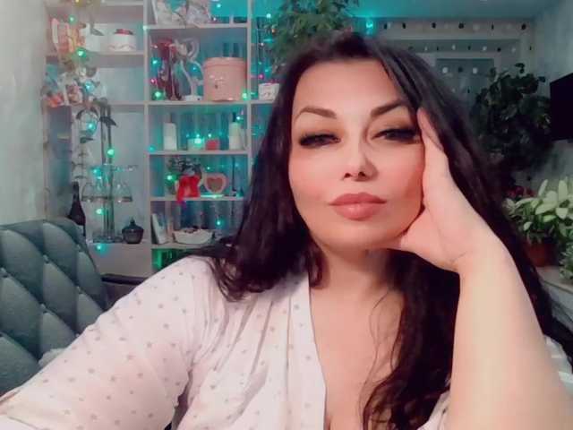 Live sex webcam photo for RealWorker #271910649