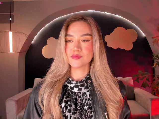 Live sex webcam photo for RebeccaHudson #290884093