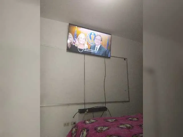 Live sex webcam photo for RebeccaRosse #272640661