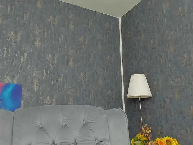 Live sex webcam photo for Rebeccaa18 #276902707