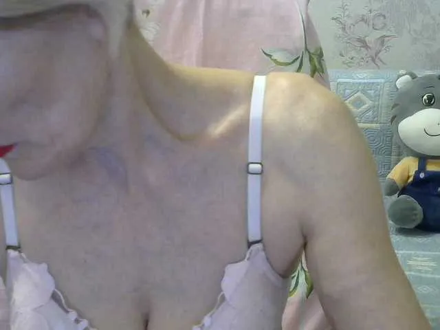 Live sex webcam photo for Red-Rose-777 #291826185