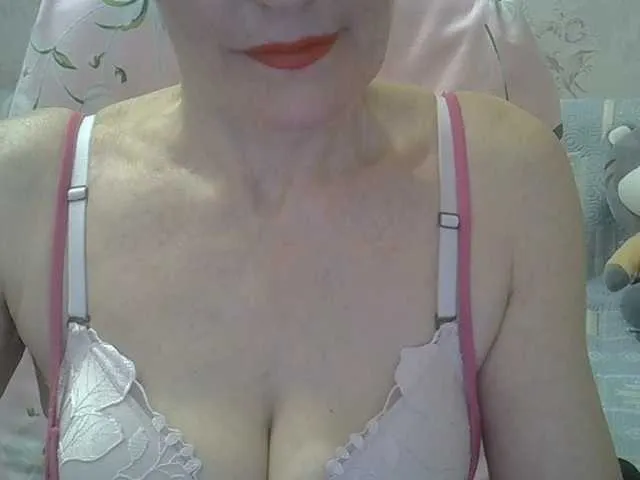 Live sex webcam photo for Red-Rose-777 #292336776