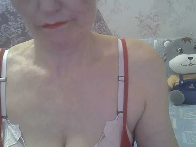 Live sex webcam photo for Red-Rose-777 #292456373