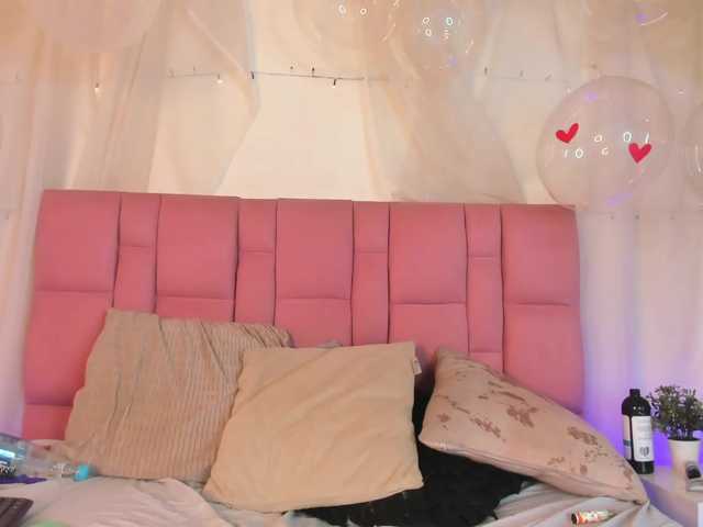 Live sex webcam photo for Red-moonn #291478505