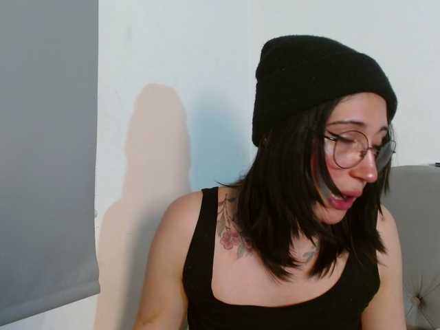 Live sex webcam photo for Red-moonn #291646756