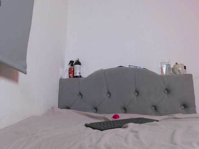 Live sex webcam photo for Red-moonn #291670860