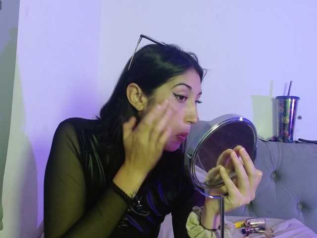 Live sex webcam photo for Red-moonn #292112439