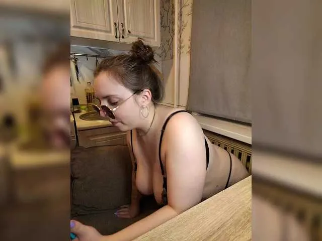 Live sex webcam photo for Red-rooms #290710483