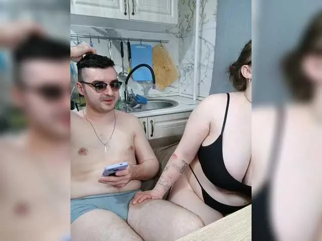 Live sex webcam photo for Red-rooms #290967274