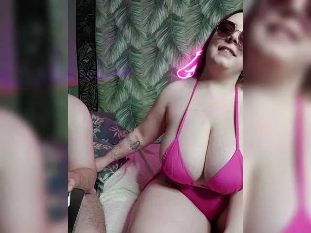 Live sex webcam photo for Red-rooms #293771465