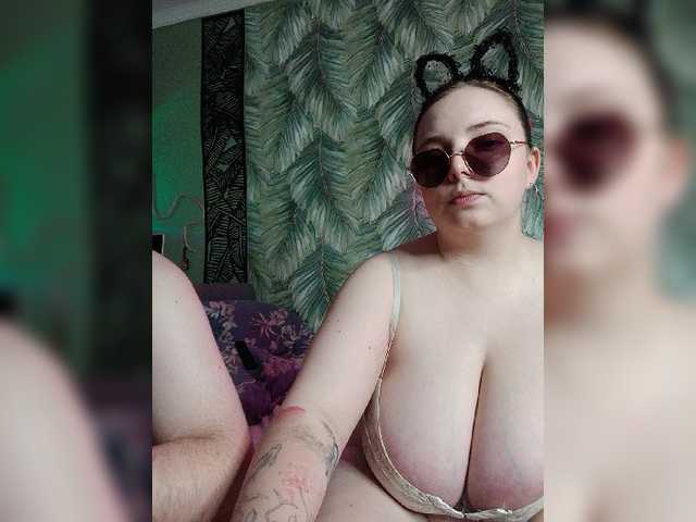 Live sex webcam photo for Red-rooms #293997834
