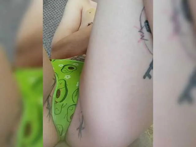 Live sex webcam photo for RedFox9595 #292040103