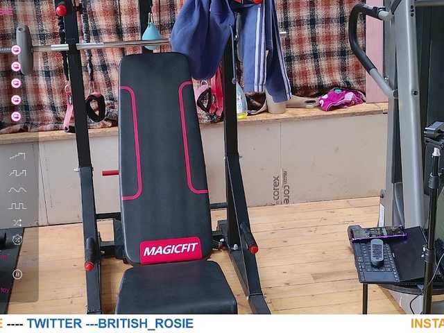 Live sex webcam photo for RedLipRose #277469342