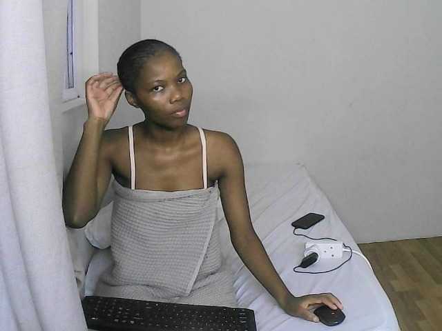 Live sex webcam photo for RedLips2426 #271936042