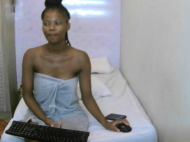 Live sex webcam photo for RedLips2426 #272480793