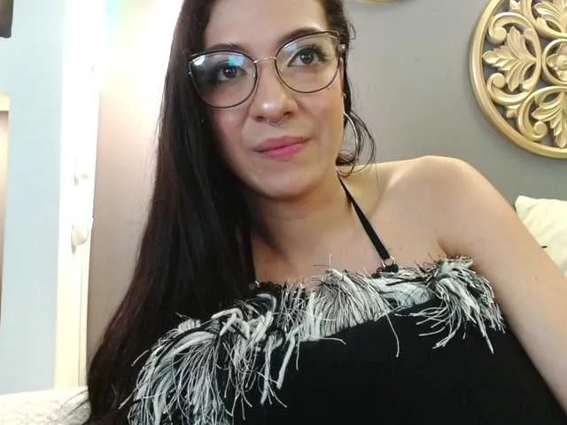 Live sex webcam photo for RedMelody #275583939