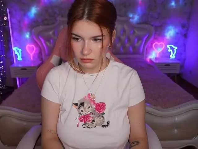 Live sex webcam photo for RedShinee #286855839