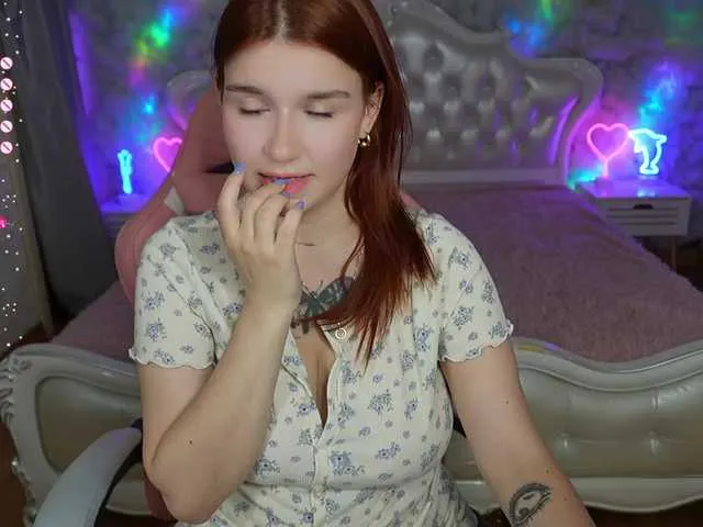 Live sex webcam photo for RedShinee #289822882