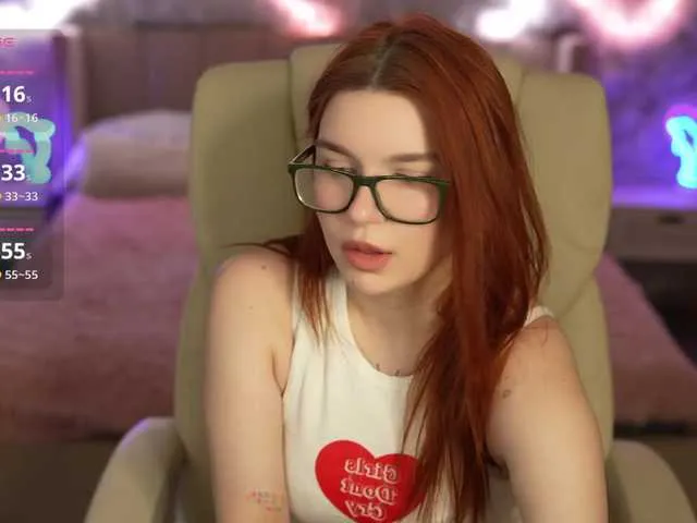 Live sex webcam photo for RedShinee #290969552