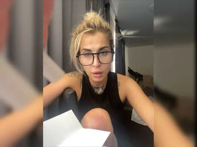 Live sex webcam photo for Redfoxygirl #276815257