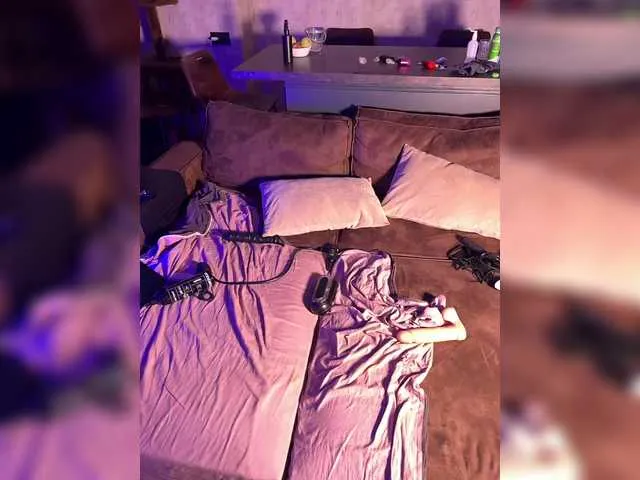 Live sex webcam photo for Redfoxygirl #291321166
