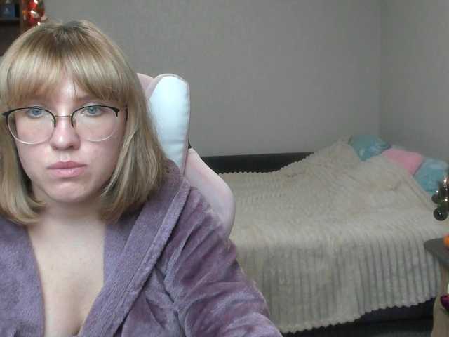 Live sex webcam photo for Regimasmile #290235838