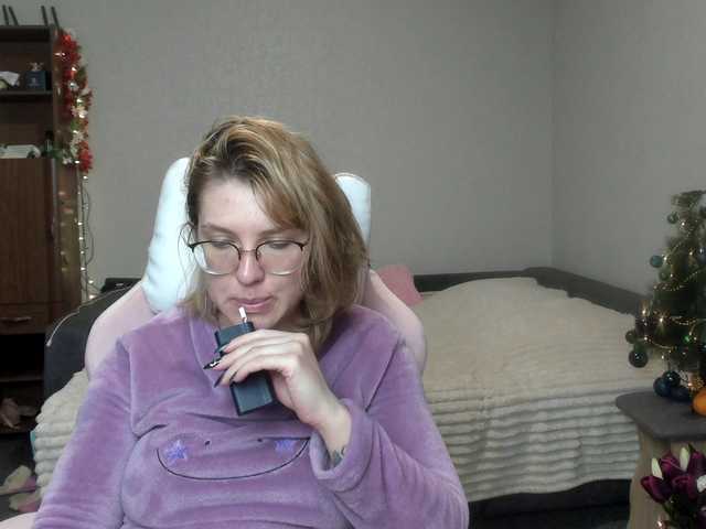 Live sex webcam photo for Regimasmile #290247726